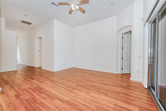 Building Photo - Emerson Square 4 Bedroom Home
