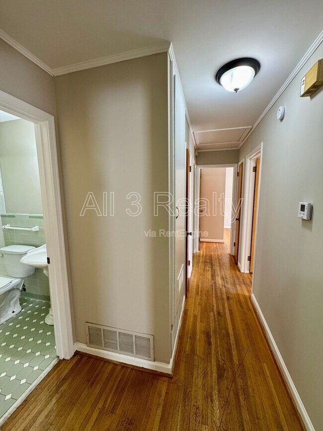 Building Photo - 3253 Windwood Dr