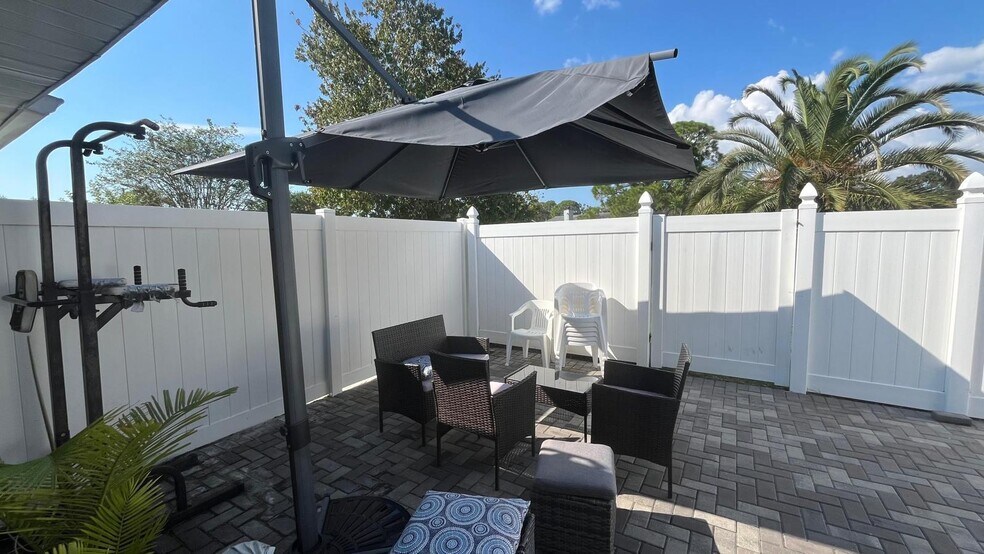 Building Photo - 327 Lake Placid Ct