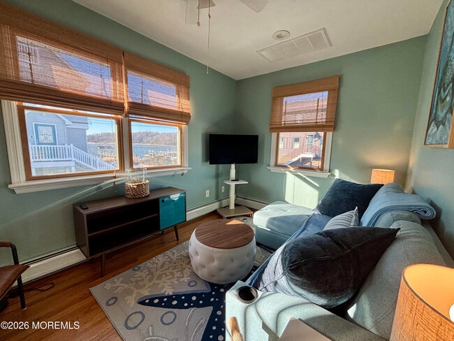 Building Photo - 1 Beach Way