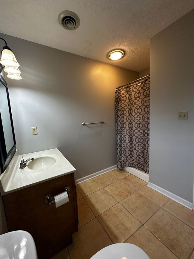 Building Photo - 2 Bedroom/2.5 Bath in Lyn Mar Downs