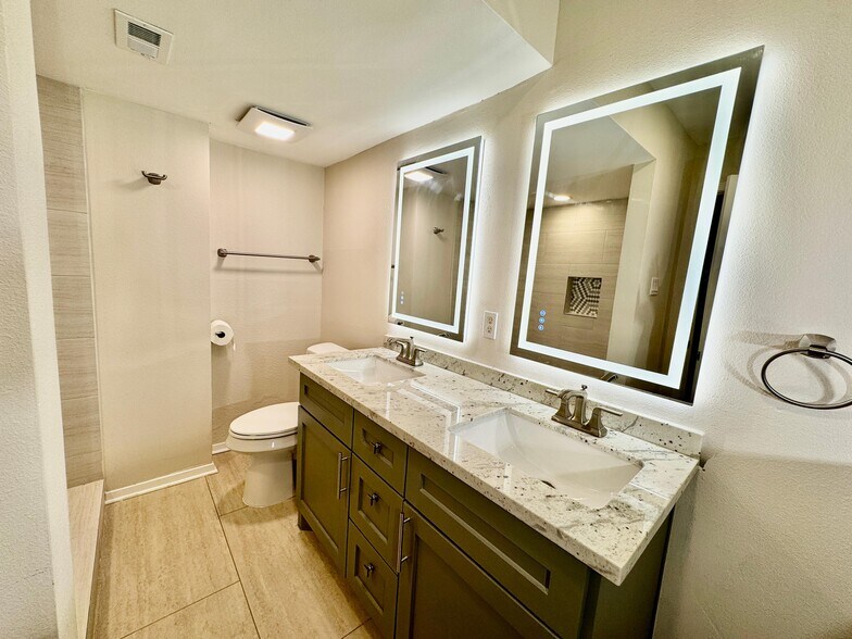 Building Photo - 909 Silber Rd