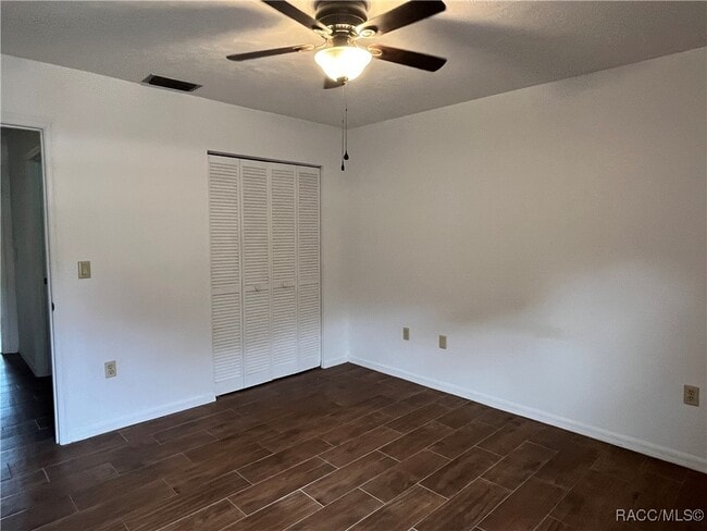 Building Photo - 810 E Gilchrist Ct