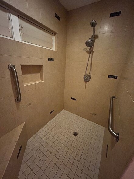 Building Photo - 5142 Lawai Rd