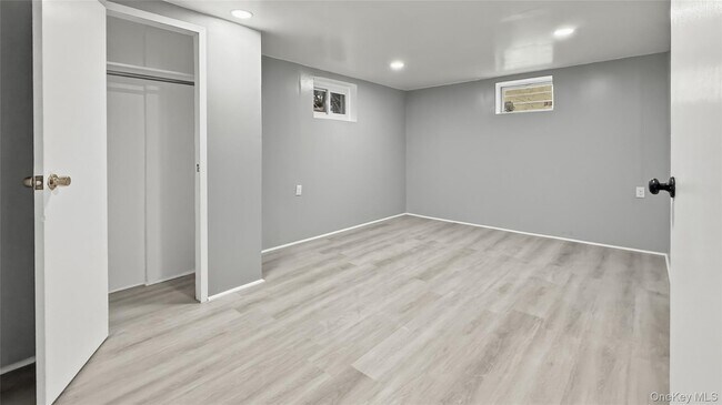 Building Photo - 429 S 3rd Ave