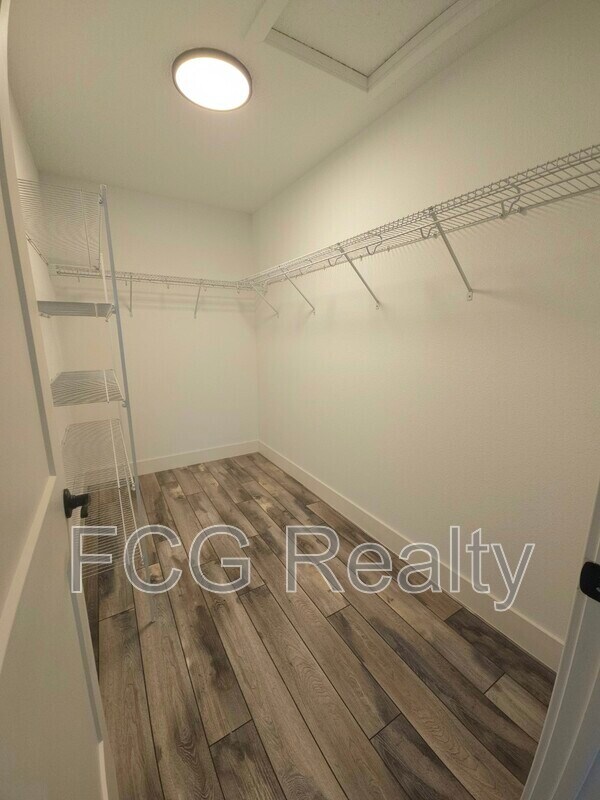 Building Photo - 7649 W Normandy Pl