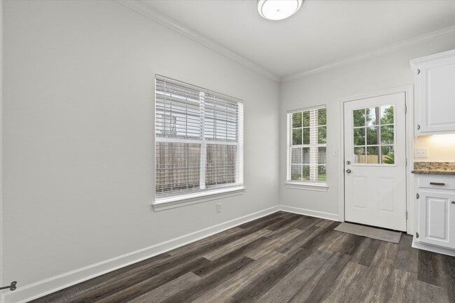 Building Photo - MOVE IN READY BEAUTY IN PINEHURST