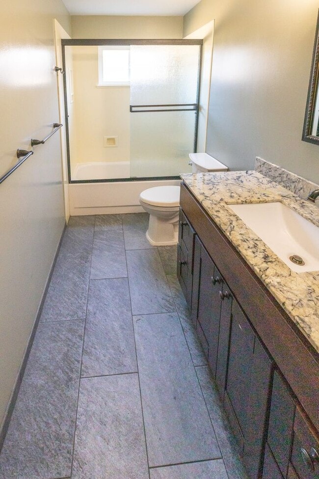 Building Photo - Charming 4-Bedroom Home with Scenic Views ...