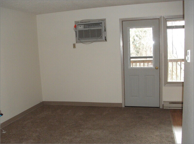Primary Photo - Winsor Drive Apartments
