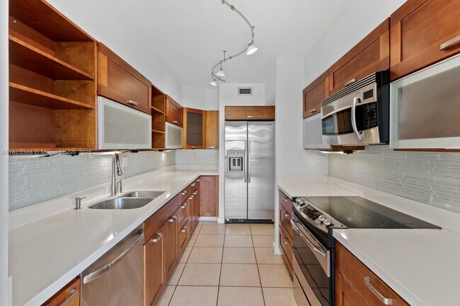 Building Photo - 161 Crandon Blvd