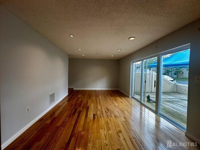 Building Photo - 99 Thoreau Dr