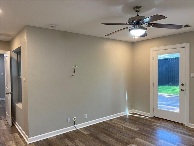 Building Photo - 1514 Betty Jo Dr