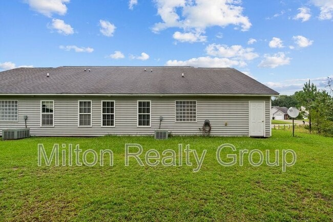 Building Photo - 173 Ariel St