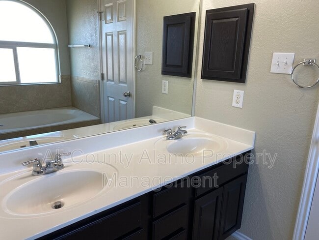 Building Photo - 156 Katherine Way