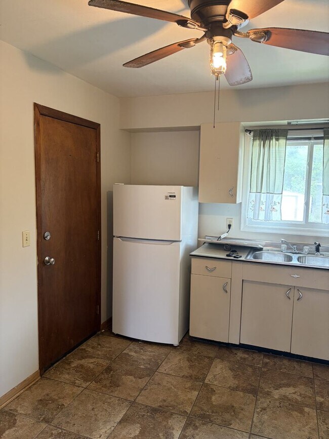 Building Photo - Hopkins Townhome for Rent