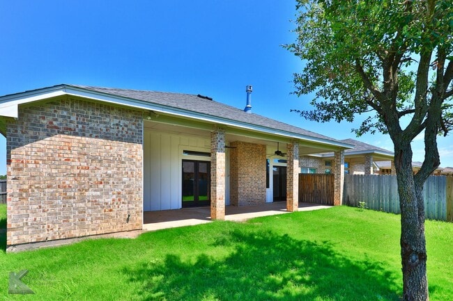 Building Photo - 3/2/2 duplex!  NEWLY UPDATED!