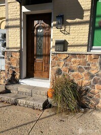 Building Photo - 31 Main St