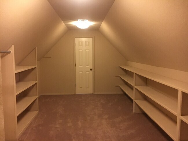 Building Photo - Gorgeous Home in Jenks Schools!