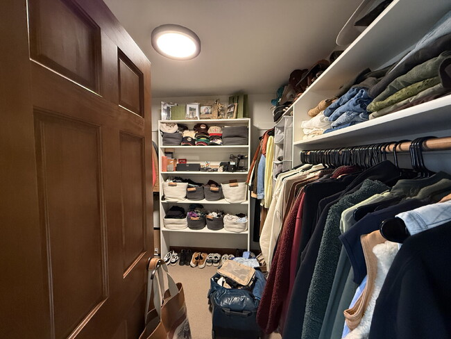 Building Photo - Stunning Single Level Home with Sprawling Fenced Yard