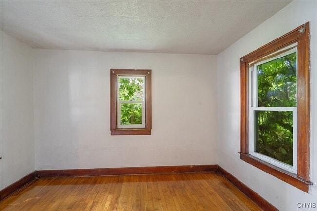 Building Photo - 518 E Brighton Ave