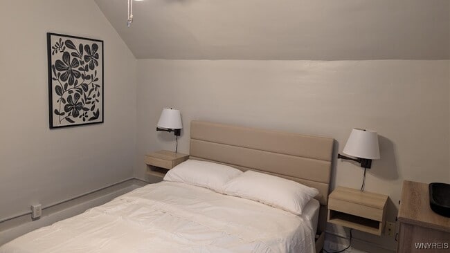 Building Photo - 166 Glen Ave