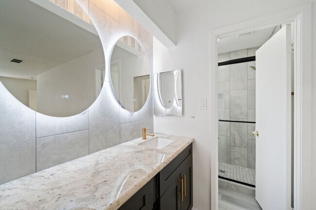 Building Photo - For Lease | 3 Bed, 2 Bath | 1,446 Sq Ft | ...