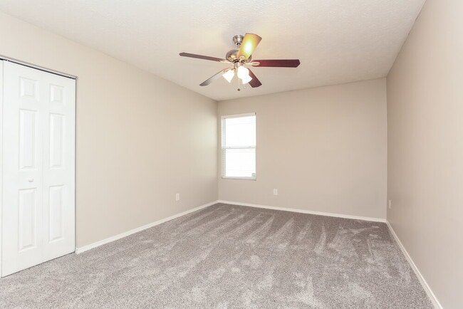 Building Photo - 5240 Sunsail Dr