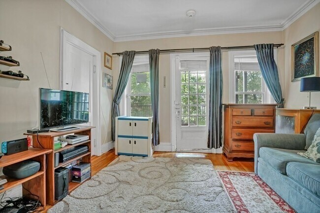 Building Photo - 8 Radcliffe Rd