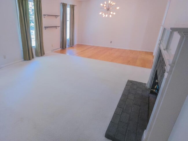 Building Photo - 122 Maxwell Dr