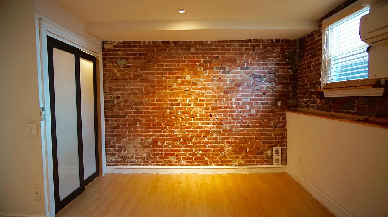 Building Photo - 124 Almy St