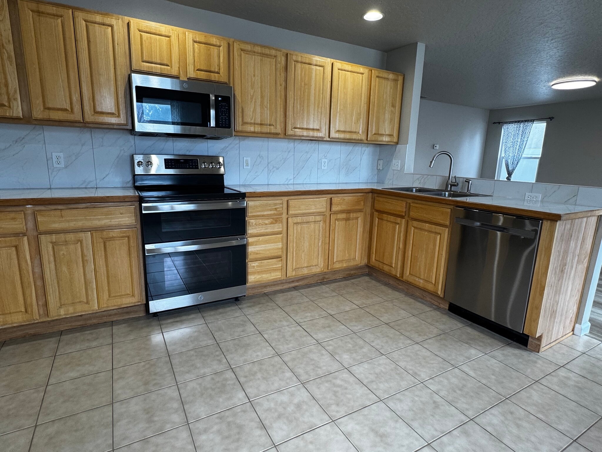 Building Photo - 172 W Tehuti Ct