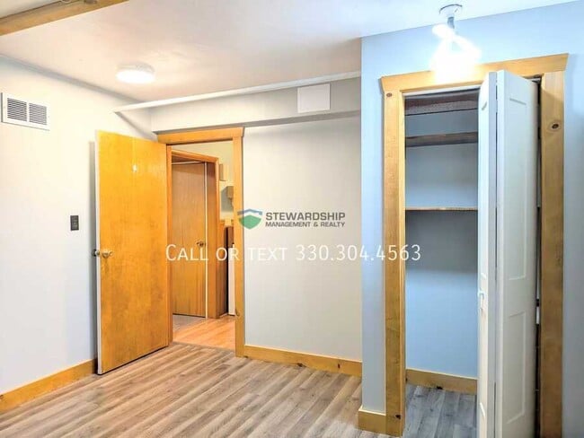 Building Photo - 139 Canal St W