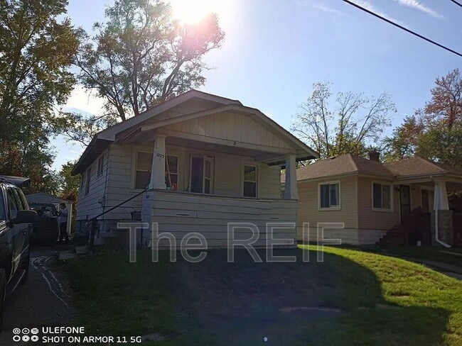 Building Photo - 1023 Barrie Ave