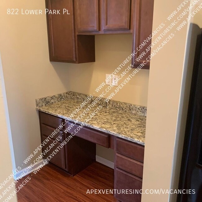 Building Photo - 822 Lower Park Pl