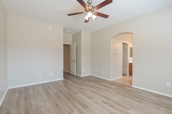 Building Photo - 306 E Calle CERITA