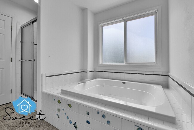 Building Photo - 5499 S Yarrow Pl