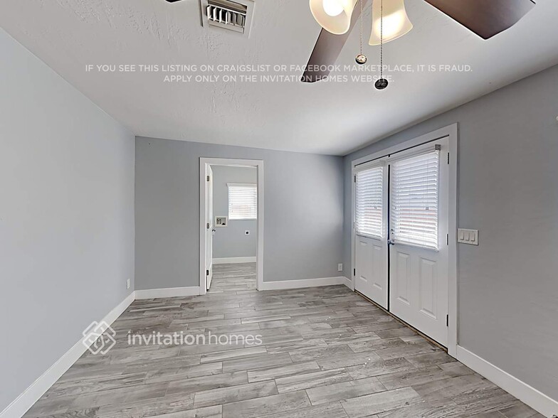 Building Photo - 1016 S Siesta Ln