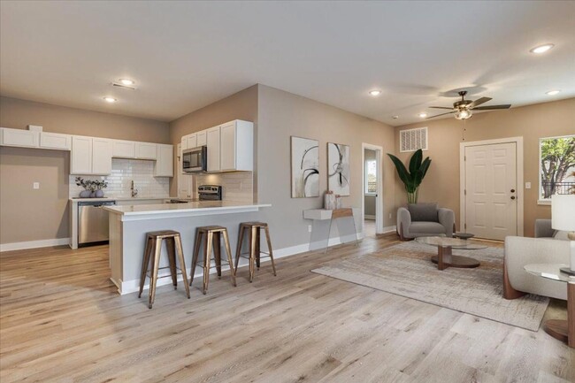 Building Photo - Auburn Villas 4 Bedroom Maxine