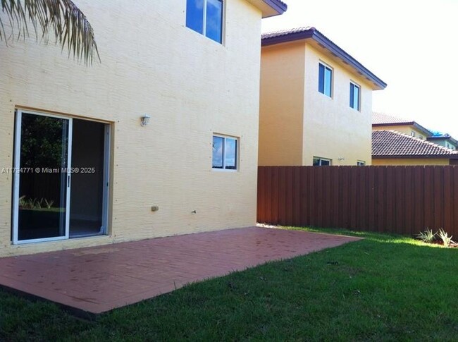 Building Photo - 2601 NE 41st Cir