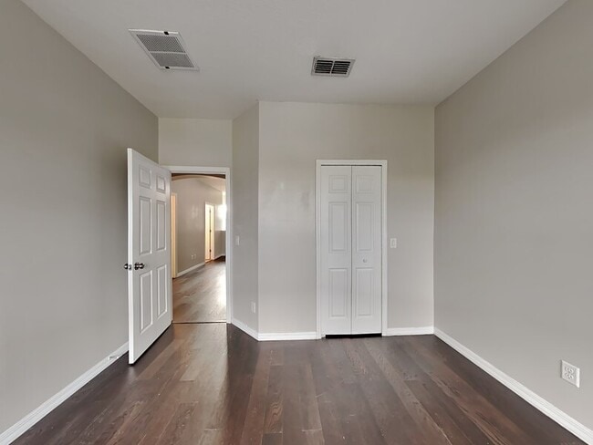 Building Photo - 9068 Shepton St