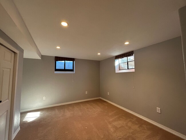 Building Photo - $0 DEPOSIT OPTIONS. CHARMING 4-BEDROOM HOM...