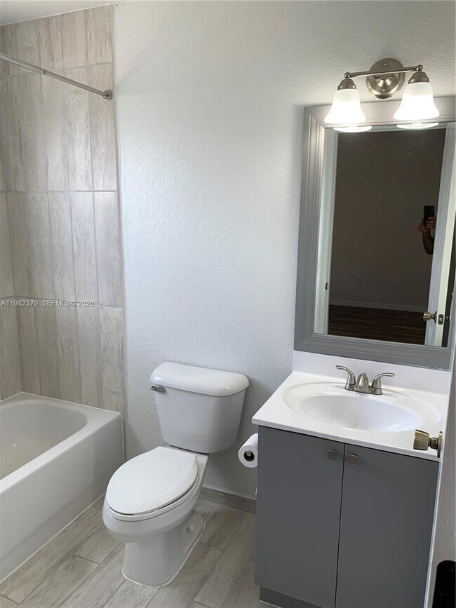 Building Photo - 3001 SE 17th Ave