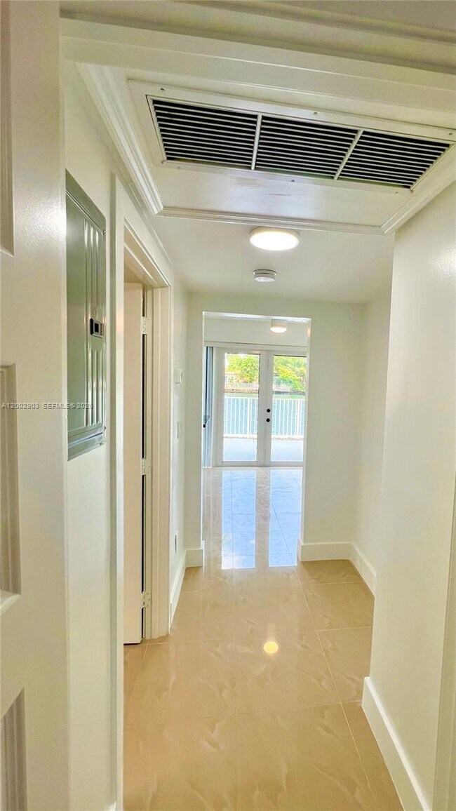 Building Photo - 8235 Crespi Blvd