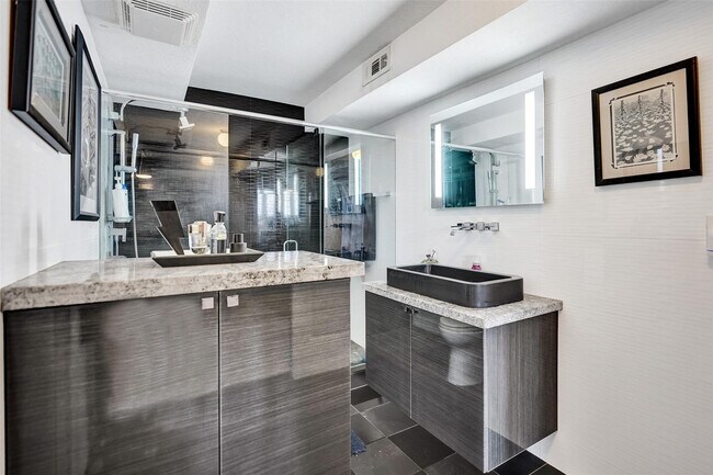 Building Photo - 13 Royal Palm Way