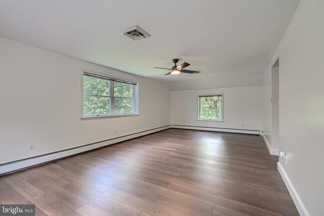 Building Photo - 1703 Roland Ave