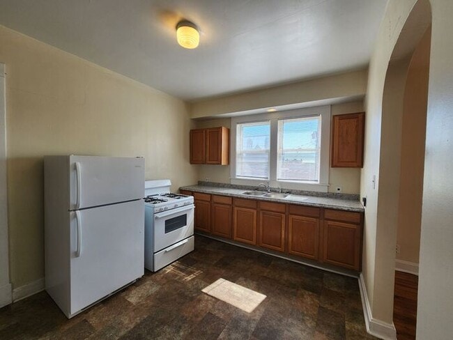 Building Photo - Close to ISU - 1 Bedroom - Gas, Water & Se...