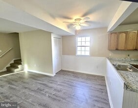 Building Photo - 525 Blackbird Dr