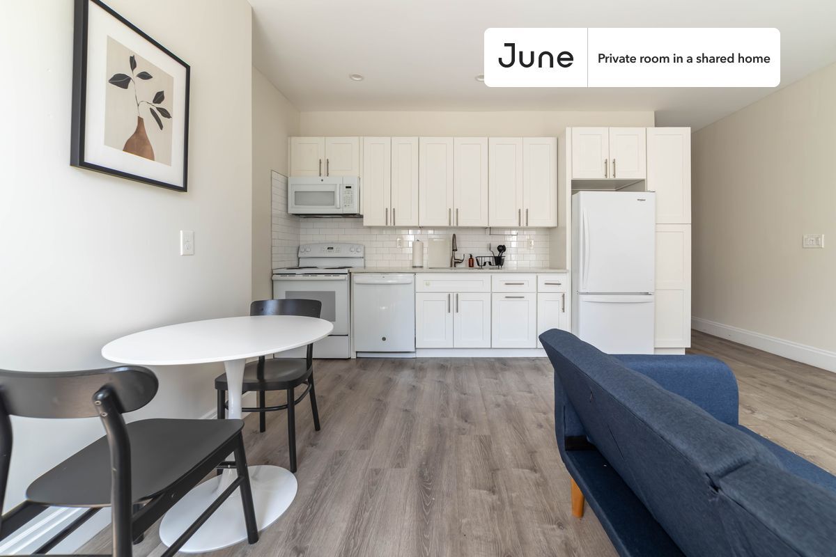 Building Photo - Room in Shared 2 bed/1 bath home in Greenpoint