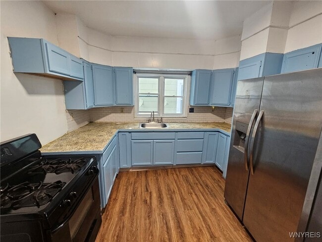 Building Photo - 60 Pomona Pl