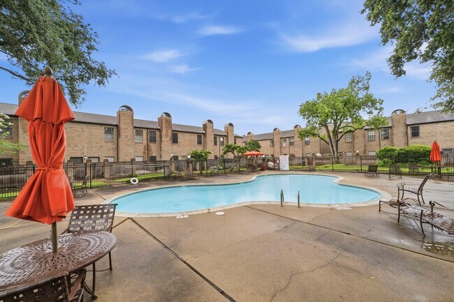 Building Photo - 9850 Pagewood Ln